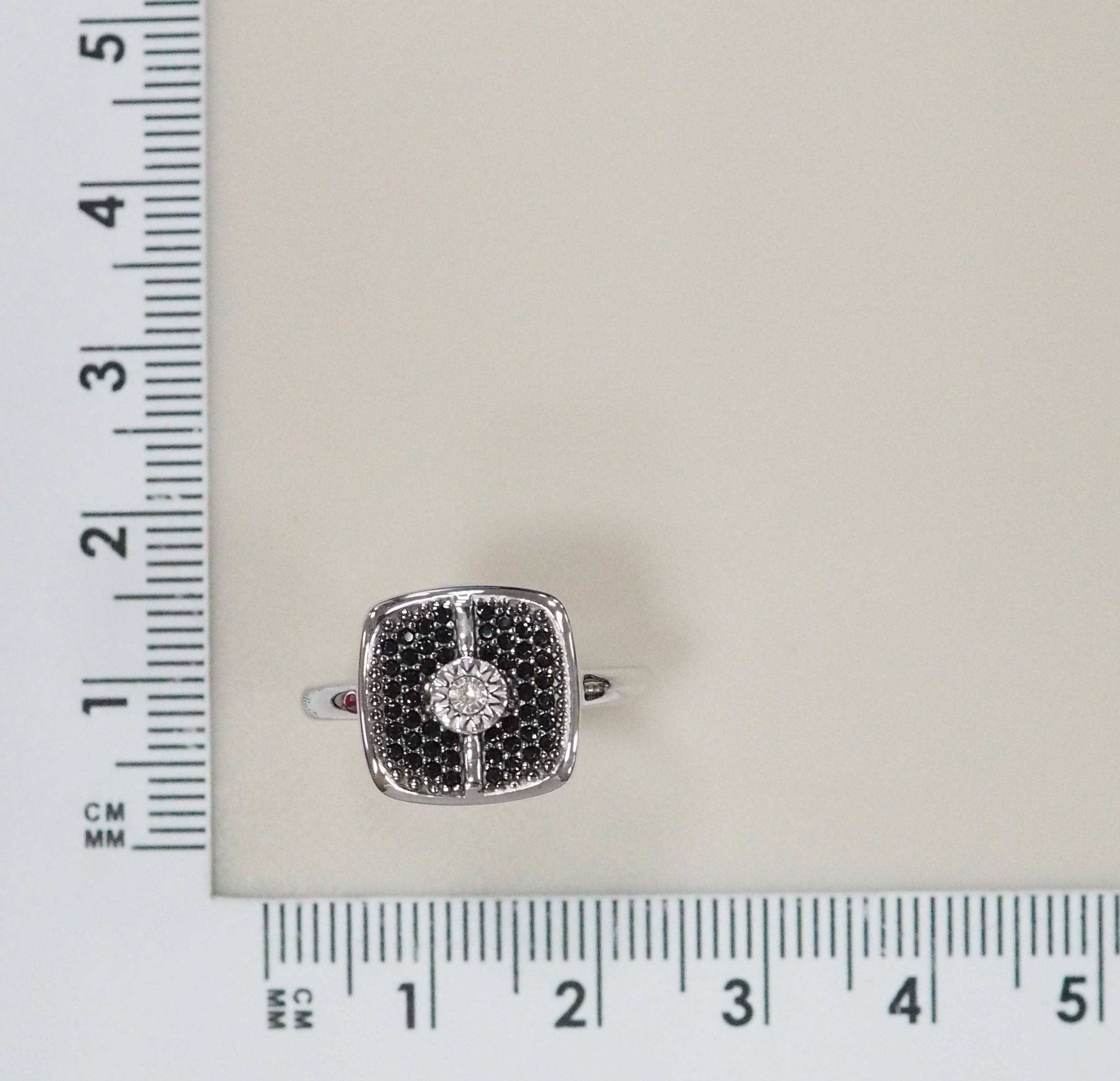 Серебряное кольцо с бриллиантом и шпинелью